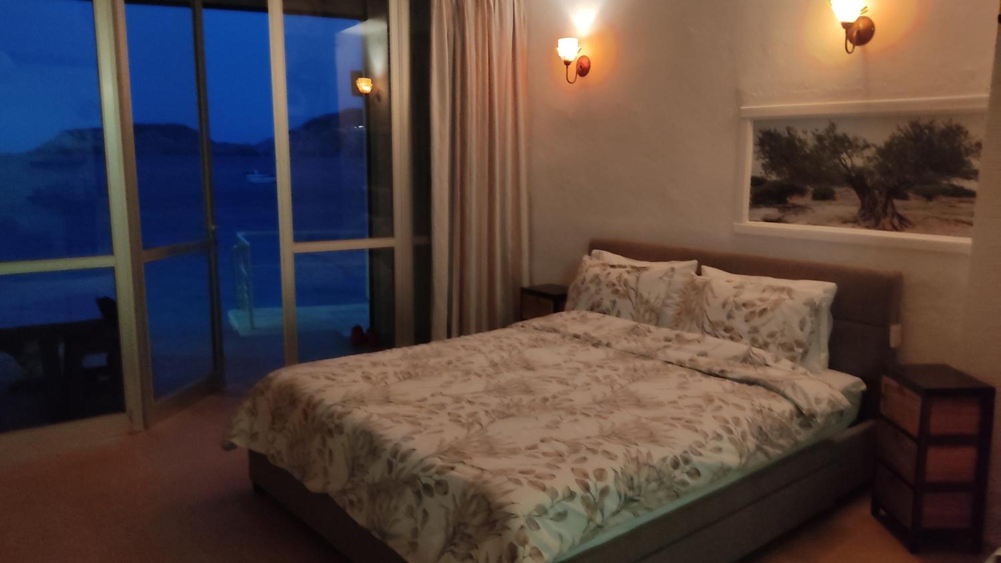 Komissa΄S Beach House Agia Pelagia  Bagian luar foto