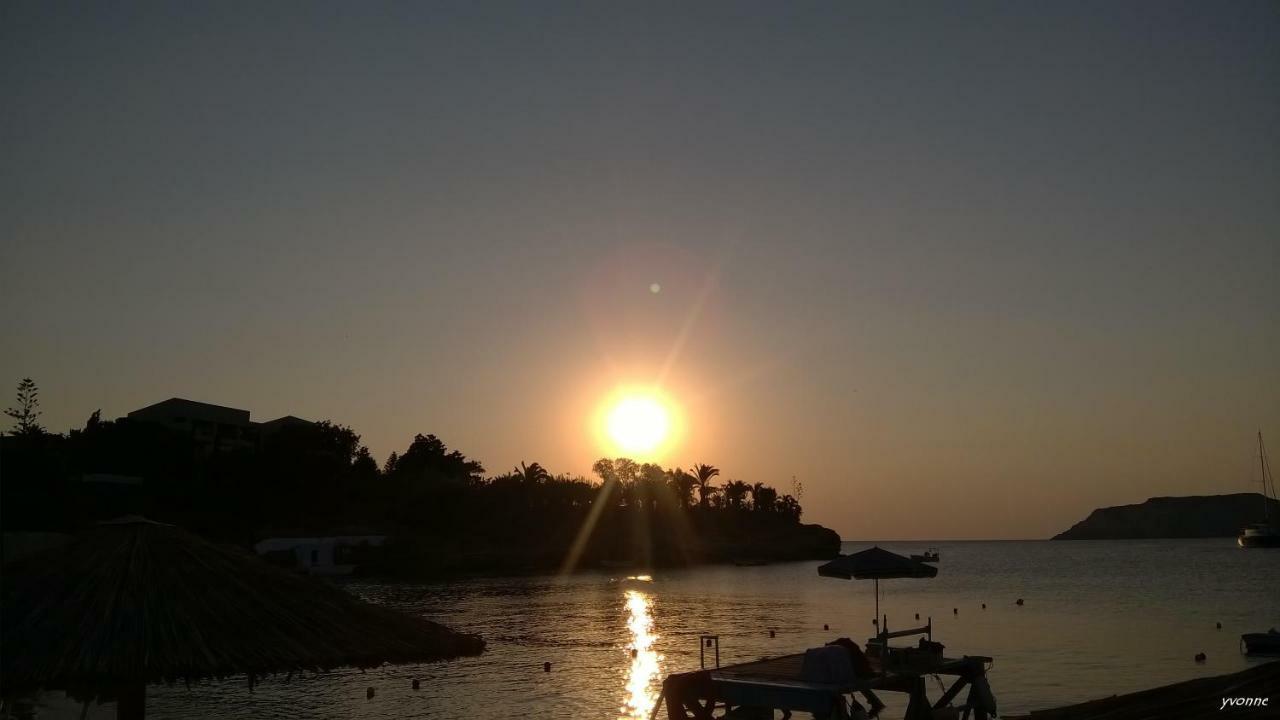 Komissa΄S Beach House Agia Pelagia  Bagian luar foto